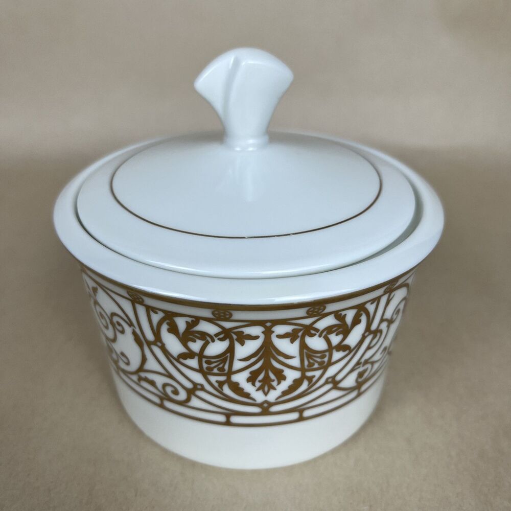 Mikasa VICTORIAN GOLD L3106 Fine China Sugar Bowl With Lid Mint Condition